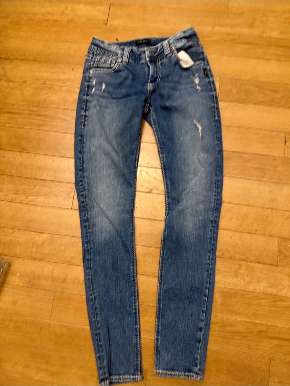 Silver Girlfriend Midrise Skinny Jeans with Light Distressing
W 26 L 32